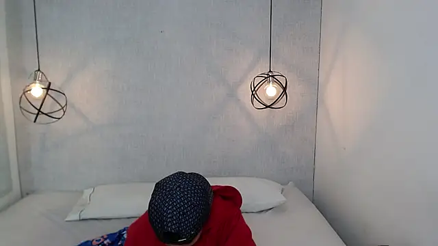 Liiamthompson online show from 03/19/25, 08:43