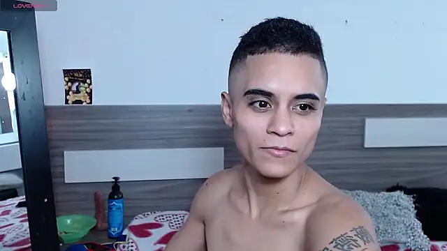 Liiamthompson online show from 11/22/25, 09:25