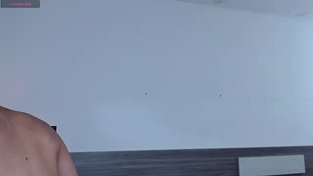 Liiamthompson online show from 11/24/25, 11:37