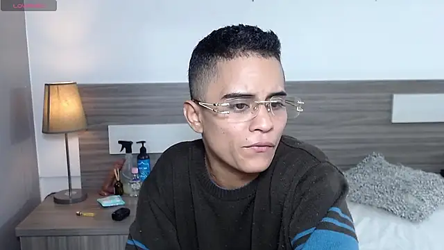 Liiamthompson online show from 11/30/25, 09:57