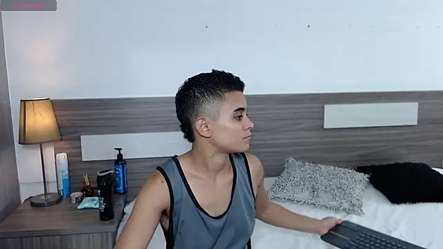 Liiamthompson online show from 11/30/25, 10:25