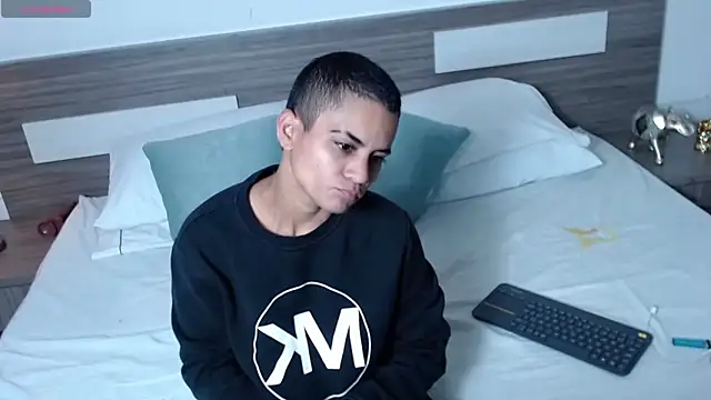 Liiamthompson online show from 04/05/26, 10:12