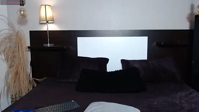 Liiamthompson online show from 04/18/26, 07:18