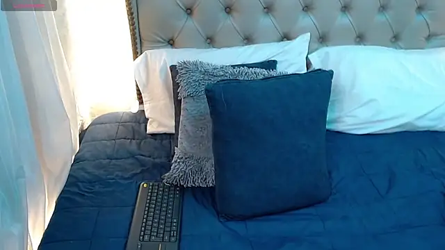 Liiamthompson online show from 05/16/26, 12:29