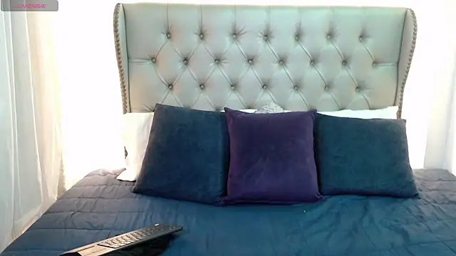 Liiamthompson online show from 05/31/26, 08:43