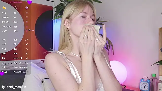 WhiteAnni online show from 03/23/25, 03:10