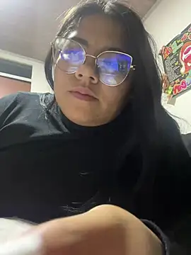 Snapshot of viccky_vick chatting on 02/15/25, 03:31 viccky vick online show from 02/15/25, 03:31