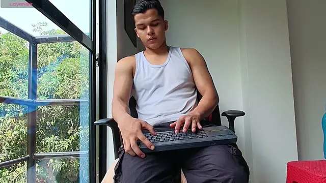 Snapshot of Dwayne_Brown chatting on 10/04/25, 01:53 Dwayne Brown online show from 10/04/25, 01:53