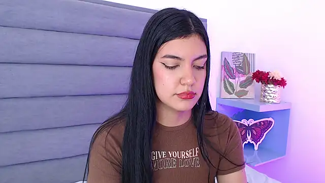 Snapshot of JenniferHost chatting on 02/27/25, 04:32 JenniferHost online show from 02/27/25, 04:32