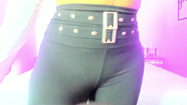 Snapshot of nicolee_millerr chatting on 11/29/25, 12:19 nicolee millerr online show from 11/29/25, 12:19