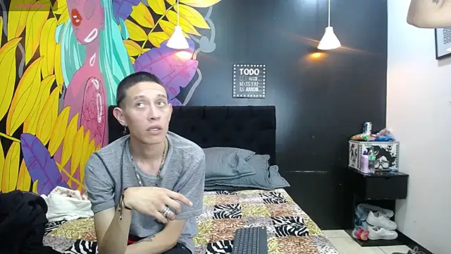 Snapshot of SimonAndJocelyn chatting on 02/06/25, 08:02 SimonAndJocelyn online show from 02/06/25, 08:02