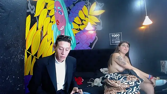 Snapshot of SimonAndJocelyn chatting on 02/11/25, 01:41 SimonAndJocelyn online show from 02/11/25, 01:41