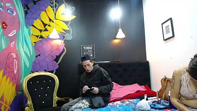 Snapshot of SimonAndJocelyn chatting on 02/25/25, 08:30 SimonAndJocelyn online show from 02/25/25, 08:30