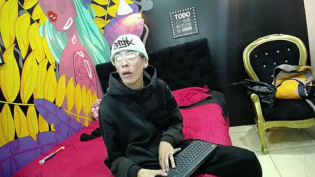 Snapshot of SimonAndJocelyn chatting on 03/14/25, 07:44 SimonAndJocelyn online show from 03/14/25, 07:44