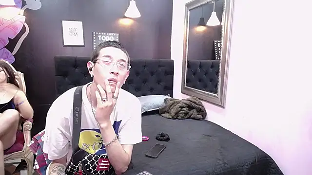 SimonAndJocelyn online show from 09/18/25, 02:52