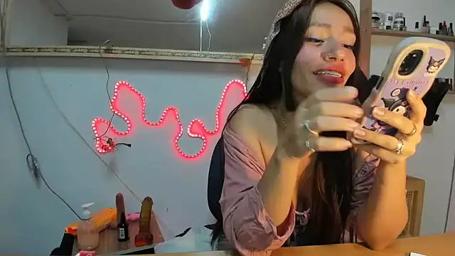 Snapshot of IZZY_BEAUTIFUL chatting on 02/21/25, 06:07 IZZY BEAUTIFUL online show from 02/21/25, 06:07
