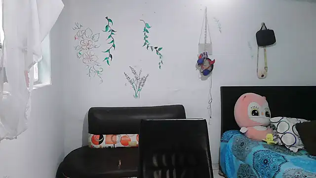 alexandraluv online show from 10/22/25, 05:45