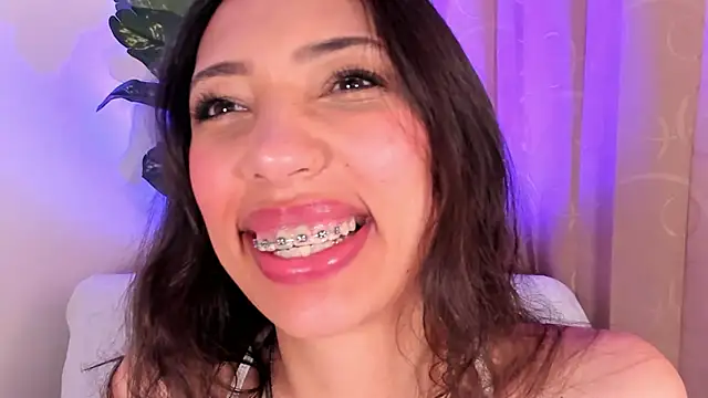 Snapshot of Miss_veronicaa2 chatting on 04/29/26, 06:03 Miss veronicaa2 online show from 04/29/26, 06:03