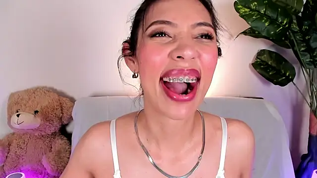Snapshot of Miss_veronicaa2 chatting on 05/08/26, 01:27 Miss veronicaa2 online show from 05/08/26, 01:27