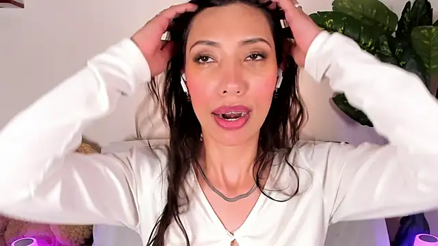 Snapshot of Miss_veronicaa2 chatting on 05/11/26, 01:28 Miss veronicaa2 online show from 05/11/26, 01:28