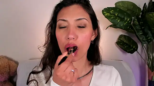 Snapshot of Miss_veronicaa2 chatting on 05/11/26, 05:43 Miss veronicaa2 online show from 05/11/26, 05:43