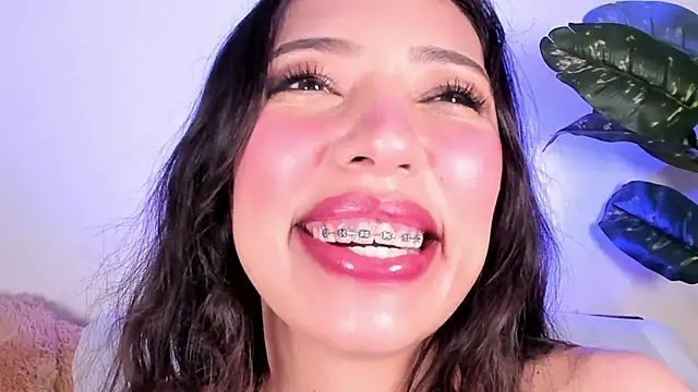 Snapshot of Miss_veronicaa2 chatting on 05/21/26, 12:56 Miss veronicaa2 online show from 05/21/26, 12:56
