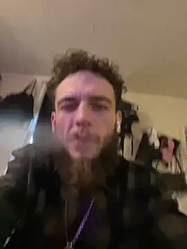 Snapshot of cruz815 chatting on 02/13/25, 10:11 cruz815 online show from 02/13/25, 10:11