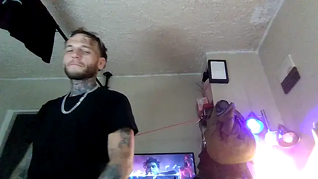 Snapshot of cruz815 chatting on 09/13/25, 07:02 cruz815 online show from 09/13/25, 07:02