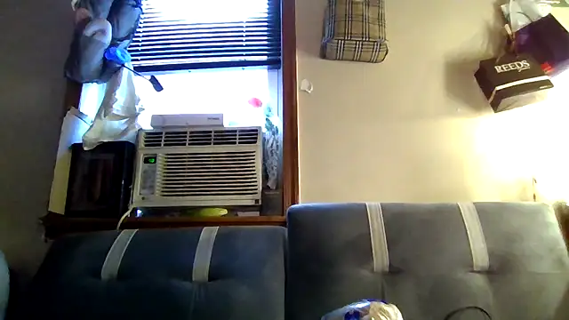 Snapshot of cruz815 chatting on 09/14/25, 09:47 cruz815 online show from 09/14/25, 09:47