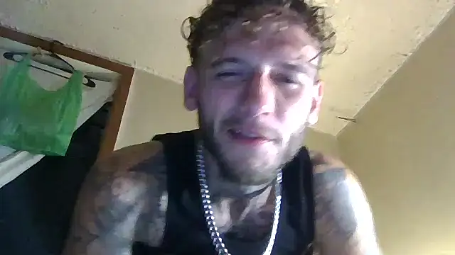 Snapshot of cruz815 chatting on 09/16/25, 02:23 cruz815 online show from 09/16/25, 02:23