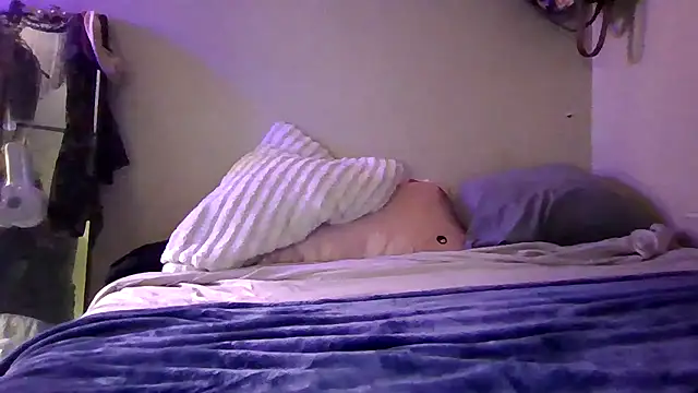 Snapshot of cruz815 chatting on 09/16/25, 09:27 cruz815 online show from 09/16/25, 09:27