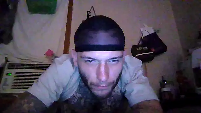 Snapshot of cruz815 chatting on 09/19/25, 07:21 cruz815 online show from 09/19/25, 07:21