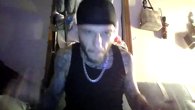 Snapshot of cruz815 chatting on 09/21/25, 06:15 cruz815 online show from 09/21/25, 06:15