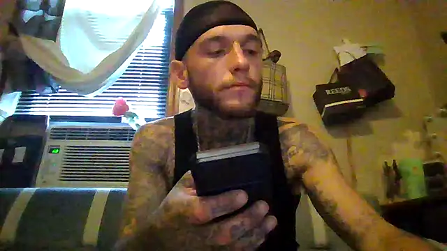 Snapshot of cruz815 chatting on 09/23/25, 09:18 cruz815 online show from 09/23/25, 09:18