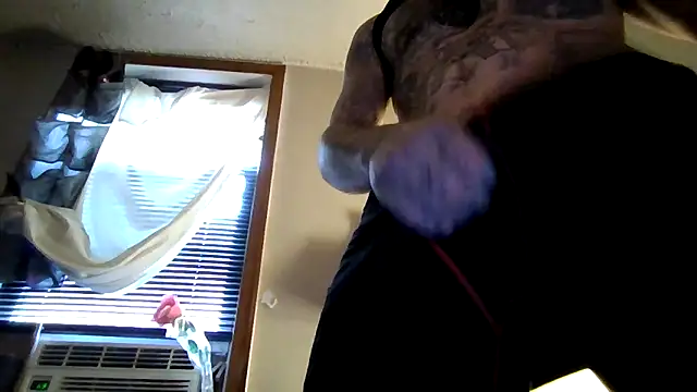 Snapshot of cruz815 chatting on 09/24/25, 06:55 cruz815 online show from 09/24/25, 06:55