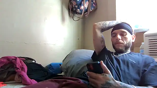 Snapshot of cruz815 chatting on 10/01/25, 06:14 cruz815 online show from 10/01/25, 06:14