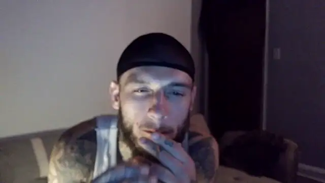 Snapshot of cruz815 chatting on 10/20/25, 12:11 cruz815 online show from 10/20/25, 12:11