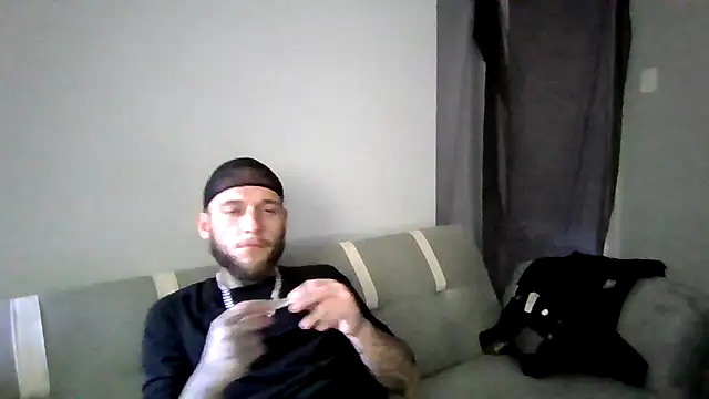 Snapshot of cruz815 chatting on 10/21/25, 04:19 cruz815 online show from 10/21/25, 04:19