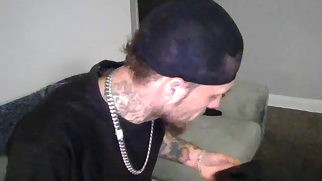 Snapshot of cruz815 chatting on 11/08/25, 12:00 cruz815 online show from 11/08/25, 12:00