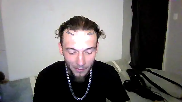 Snapshot of cruz815 chatting on 11/11/25, 10:21 cruz815 online show from 11/11/25, 10:21