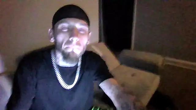 Snapshot of cruz815 chatting on 11/12/25, 10:26 cruz815 online show from 11/12/25, 10:26