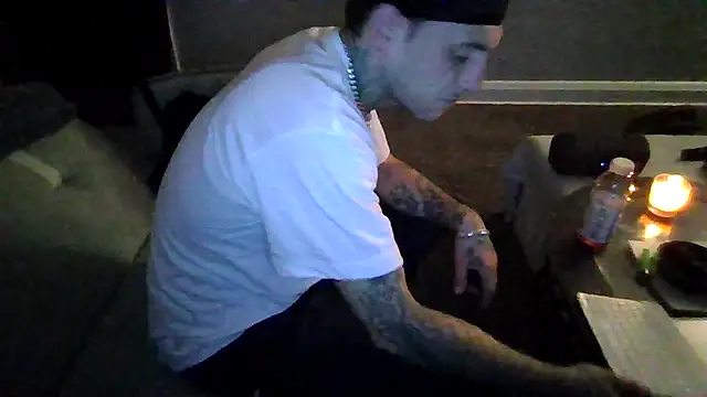 Snapshot of cruz815 chatting on 11/18/25, 07:57 cruz815 online show from 11/18/25, 07:57