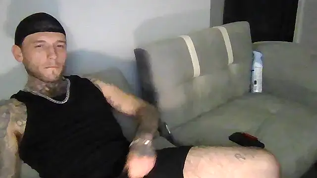 Snapshot of cruz815 chatting on 11/28/25, 02:47 cruz815 online show from 11/28/25, 02:47