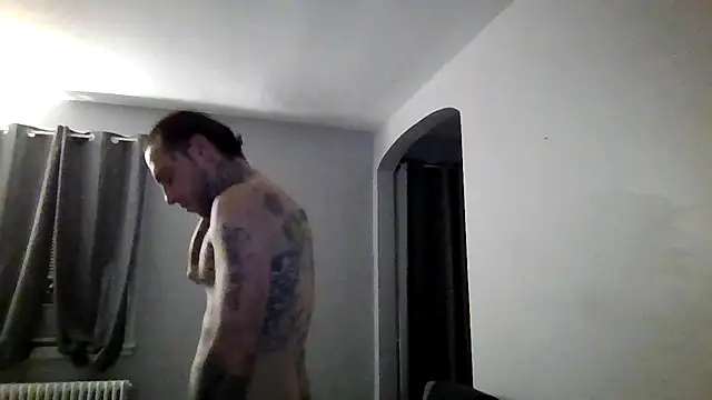 Snapshot of cruz815 chatting on 12/01/25, 05:56 cruz815 online show from 12/01/25, 05:56