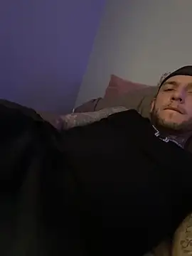 Snapshot of cruz815 chatting on 12/04/25, 08:06 cruz815 online show from 12/04/25, 08:06