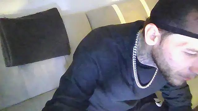 Snapshot of cruz815 chatting on 12/05/25, 08:49 cruz815 online show from 12/05/25, 08:49