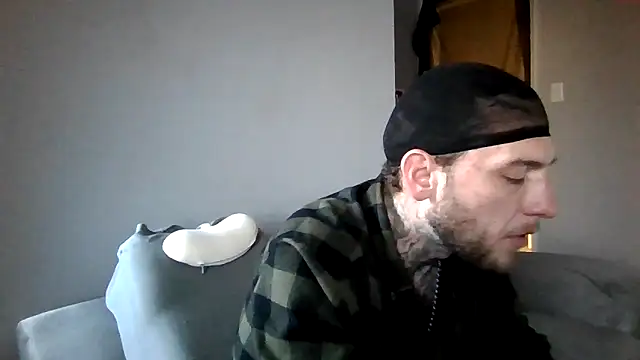 Snapshot of cruz815 chatting on 12/16/25, 08:58 cruz815 online show from 12/16/25, 08:58