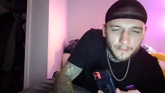 Snapshot of cruz815 chatting on 12/18/25, 10:27 cruz815 online show from 12/18/25, 10:27