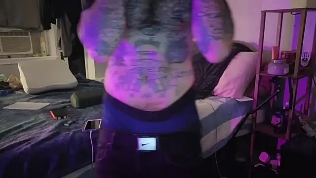 cruz815 online show from 04/12/26, 01:32