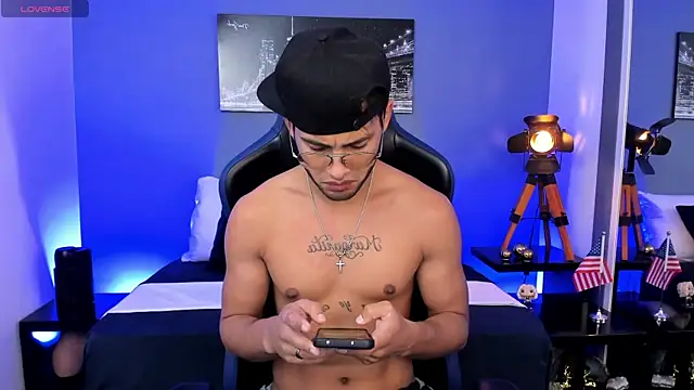 Max Conor1 online show from 05/01/26, 03:11